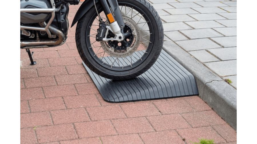 Veilig gebruik van drempelhulpen: hoe voorkomt u doorbuigen of verschuiven bij zwaar gewicht